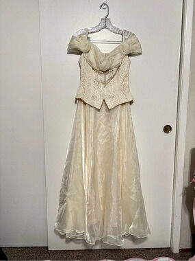 Vintage 90s Dollar USA Off-the-Shoulder Lace Formal Gown Prom Wedding Dress nost
